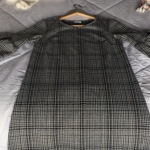 Robe carrottée à manches courtes évasées